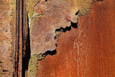 house humidity and metal rusting|does metal rust.